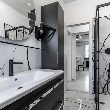 Apartment Black & White Design E Comfort - Parking E Wifi *