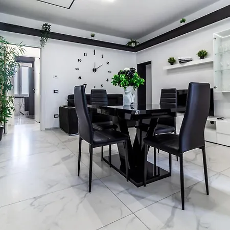 Black & White Design E Comfort - Parking E Wifi Apartment Saronno