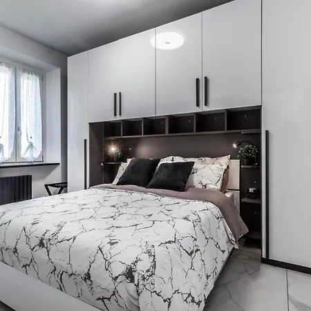 Black & White Design E Comfort - Parking E Wifi Apartment